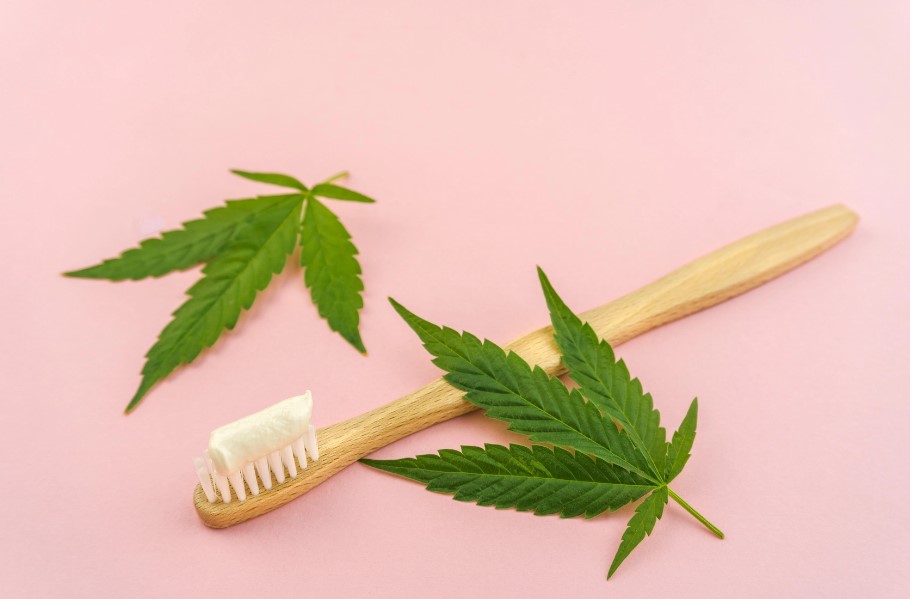 ¿Fumar marihuana hace mal a los dientes?
